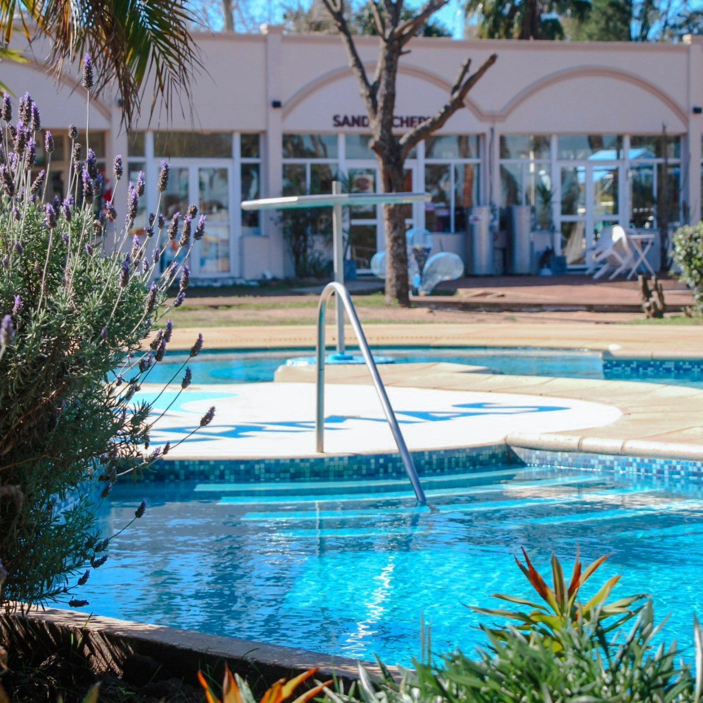 Jardines y piletas de las Termas San José